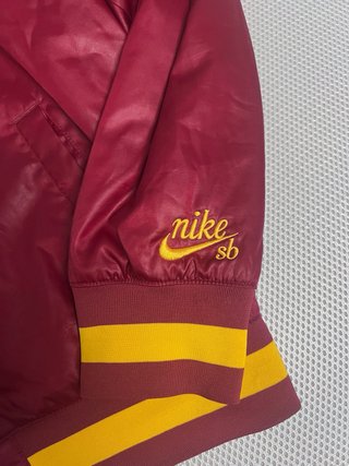 Chaqueta Nike NBA Roja y Amarilla
