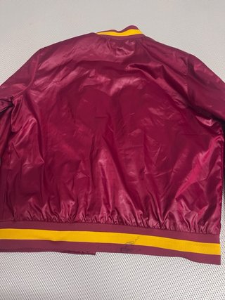 Chaqueta Nike NBA Roja y Amarilla