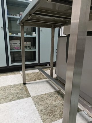 Mesa de consulta veterinaria de acero inoxidable