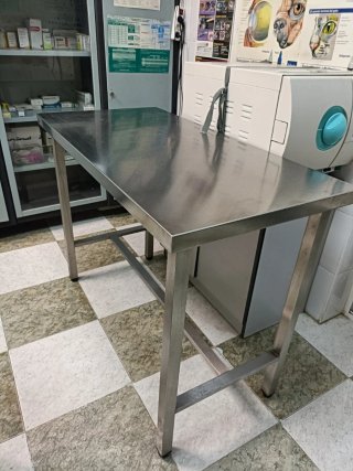 Mesa de consulta veterinaria de acero inoxidable