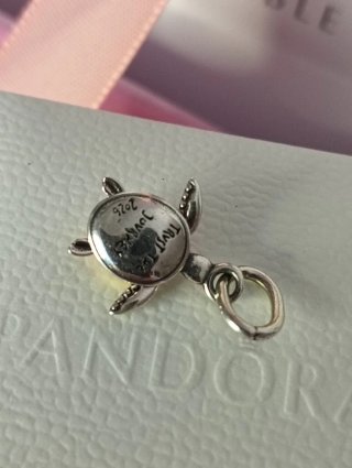 Pandora Charm Tortuga Rosa y Dorada