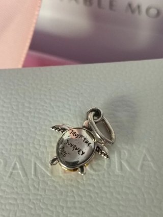 Pandora Charm Tortuga Rosa y Dorada