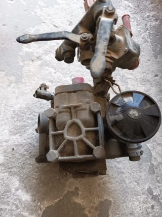 Bomba Annovi Reverberi para fumigar