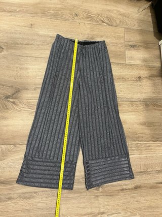 Pantalón ancho Zara punto gris