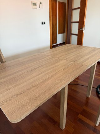 Mesa extensible y 4 sillas madera