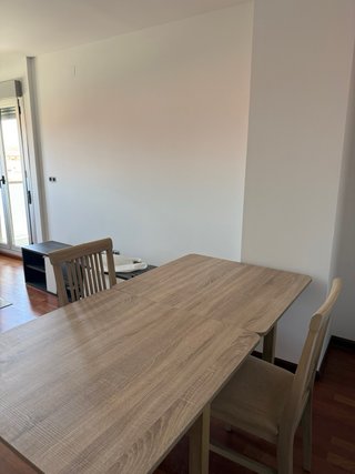 Mesa extensible y 4 sillas madera