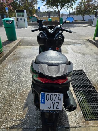 Kawasaki J125 Maxi Scooter Negra/Verde