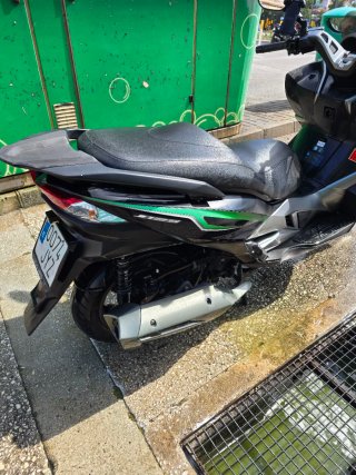 Kawasaki J125 Maxi Scooter Negra/Verde