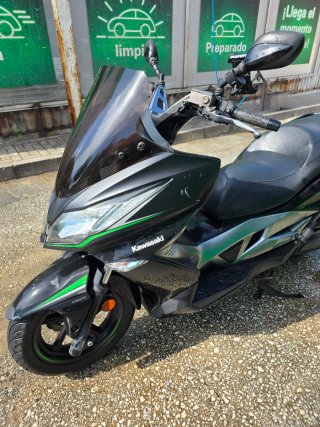 Kawasaki J125 Maxi Scooter Negra/Verde