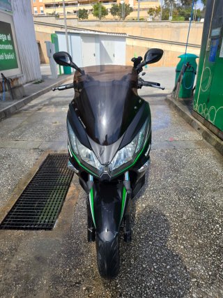 Kawasaki J125 Maxi Scooter Negra/Verde