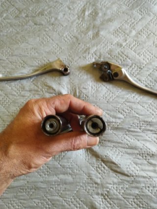 Semi manillares y manetas CBR