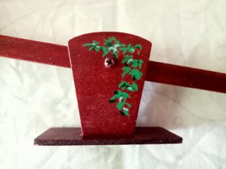 Dolce oscillazione per casa delle bambole in legno