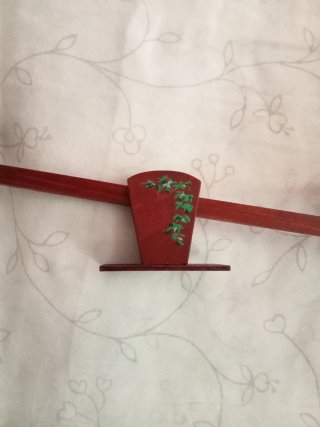 Dolce oscillazione per casa delle bambole in legno