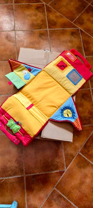 Casita de tela para estimulación infantil