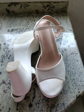 Sandalias blancas tacón cómodas