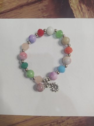 Pulsera multicolor con charm de flor