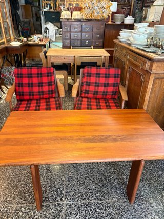 Mesa de teca estilo escandinavo