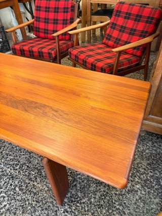 Mesa de teca estilo escandinavo