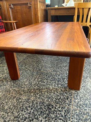 Mesa de teca estilo escandinavo
