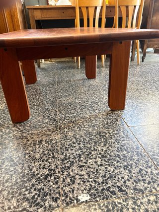 Mesa de teca estilo escandinavo