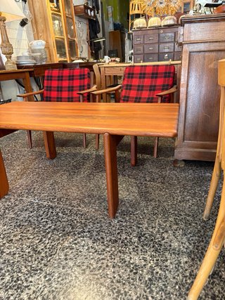 Mesa de teca estilo escandinavo