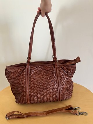 Bolso de piel marrón