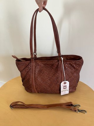 Bolso de piel marrón
