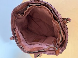 Bolso de piel marrón