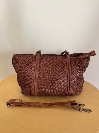 Bolso de piel marrón