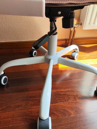 Silla de oficina ergonómica con soporte lumbar