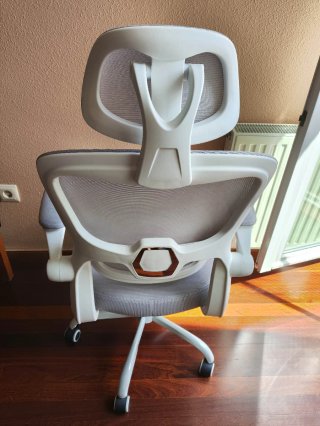 Silla de oficina ergonómica con soporte lumbar