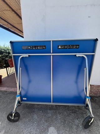 Azul plegable con seguro y es de exterior