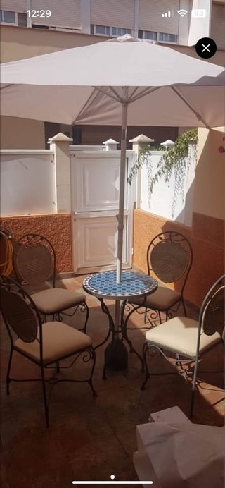 Mesa y 4 sillas de exterior
