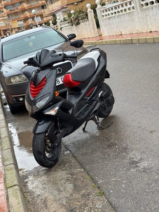 Peugeot Speedfight 2 Scooter Negra/Roja