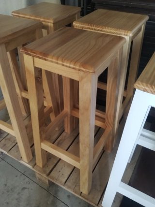 Taburete alto madera pino lacado