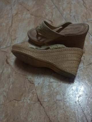 Sandalias cuña esparto beige y marrón