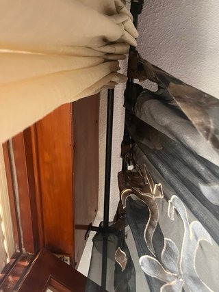 Lámpara y cortinas a juego
