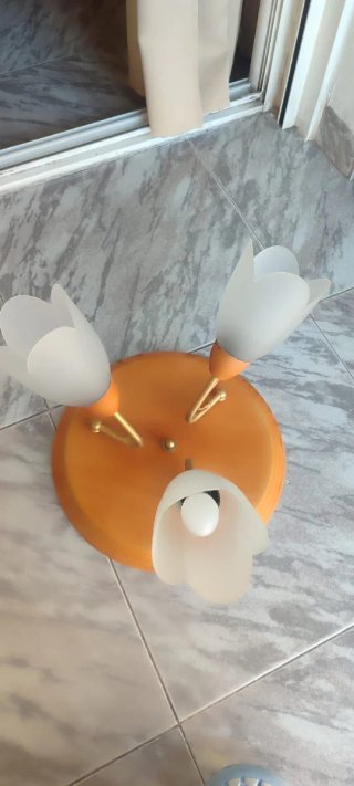 Lámpara de techo naranja y blanca... SIN BOMBILLAS