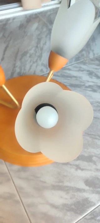 Lámpara de techo naranja y blanca... SIN BOMBILLAS