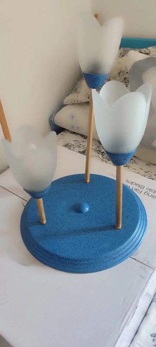 Lámpara de mesa tulipán azul y blanco.SIN BOMBILLA