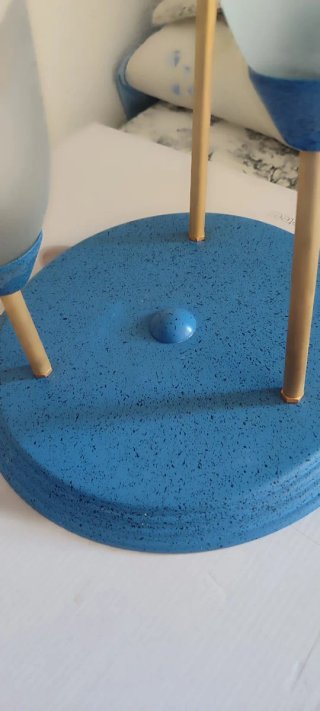Lámpara de mesa tulipán azul y blanco.SIN BOMBILLA
