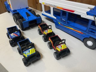 Camión Gozan Turboleader con 4 coches