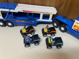 Camión Gozan Turboleader con 4 coches