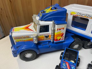 Camión Gozan Turboleader con 4 coches
