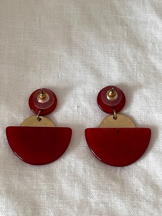 Pendientes rojos y dorados