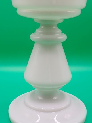 Lampada a petrolio bianca in opalina