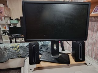 Pantalla Dell + 2 Altavoces Negros