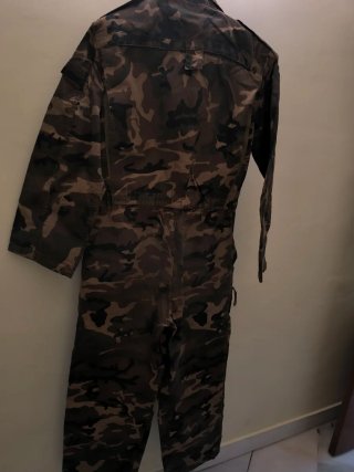 Mono militar carrista camuflaje español.