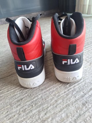 Zapatillas Fila Negras y Rojas Talla 43