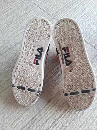 Zapatillas Fila Negras y Rojas Talla 43